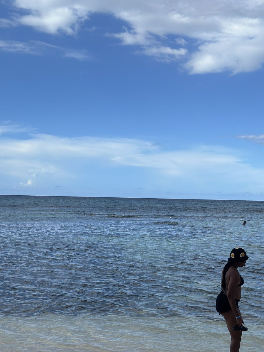 AtiyaHenry's tweet photo. 📍🇯🇲🌴 https://t.co/dxbFJWGngH