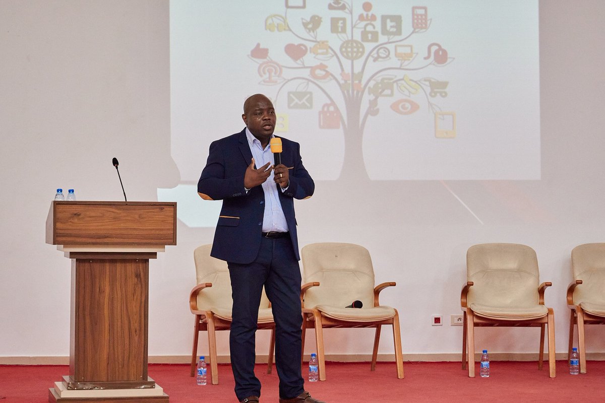 lucMissidimbazi's tweet photo. J'ai eu l'occasion de parler de trois évidences aux entrepreneurs présents au #Walkmetalk. Entreprendre sans intégrer les outils numériques rend moins compétitif donc moins performant https://t.co/ehYgXxG5IY