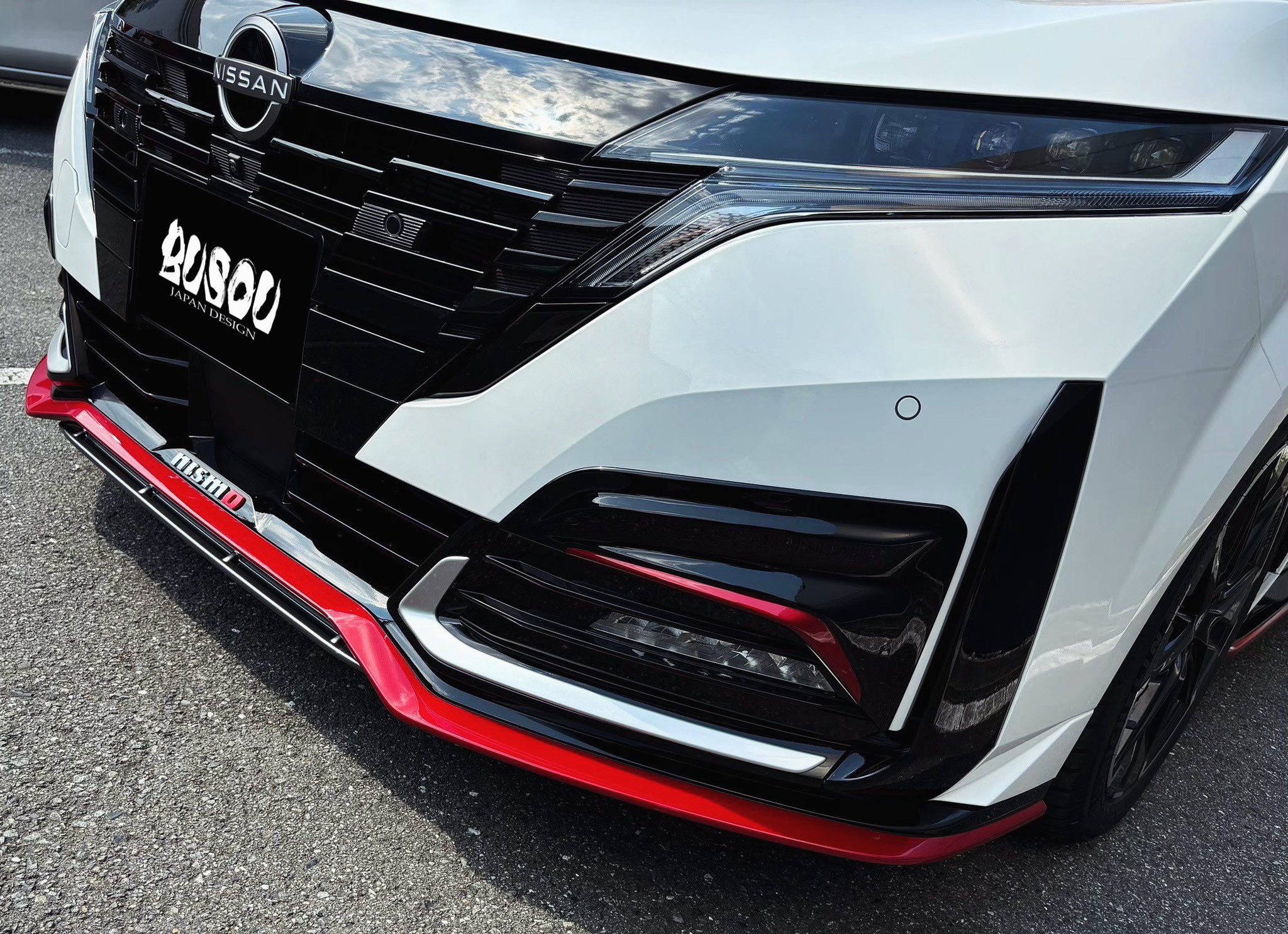 【新品未使用】BUSOUのオーラNISMO用 フロントアンダースポイラー 新品未使用】BUSOUのオーラNISMO用 フロントアンダースポイラー