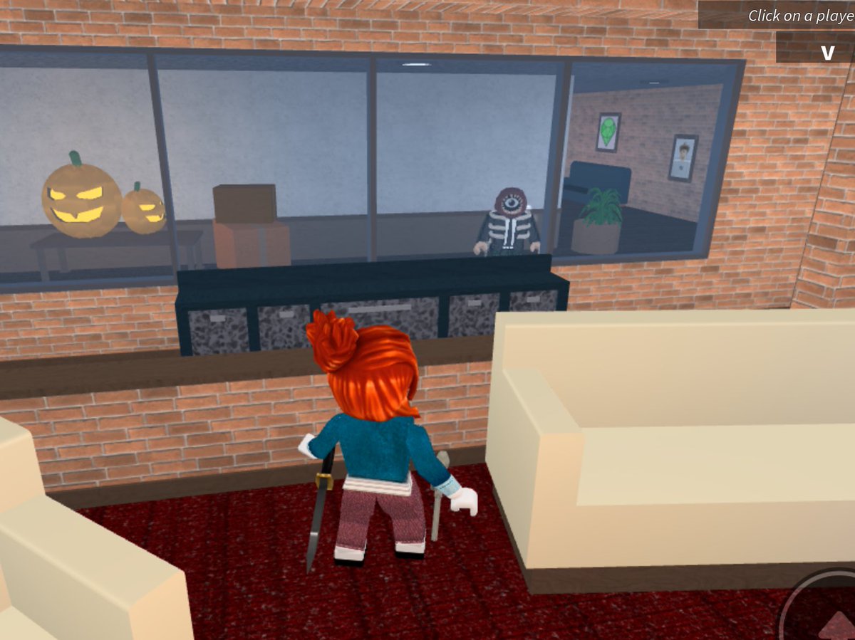 it’s creepy how this person just paused from walking with innos and looked at me like this in mm2… 😭
