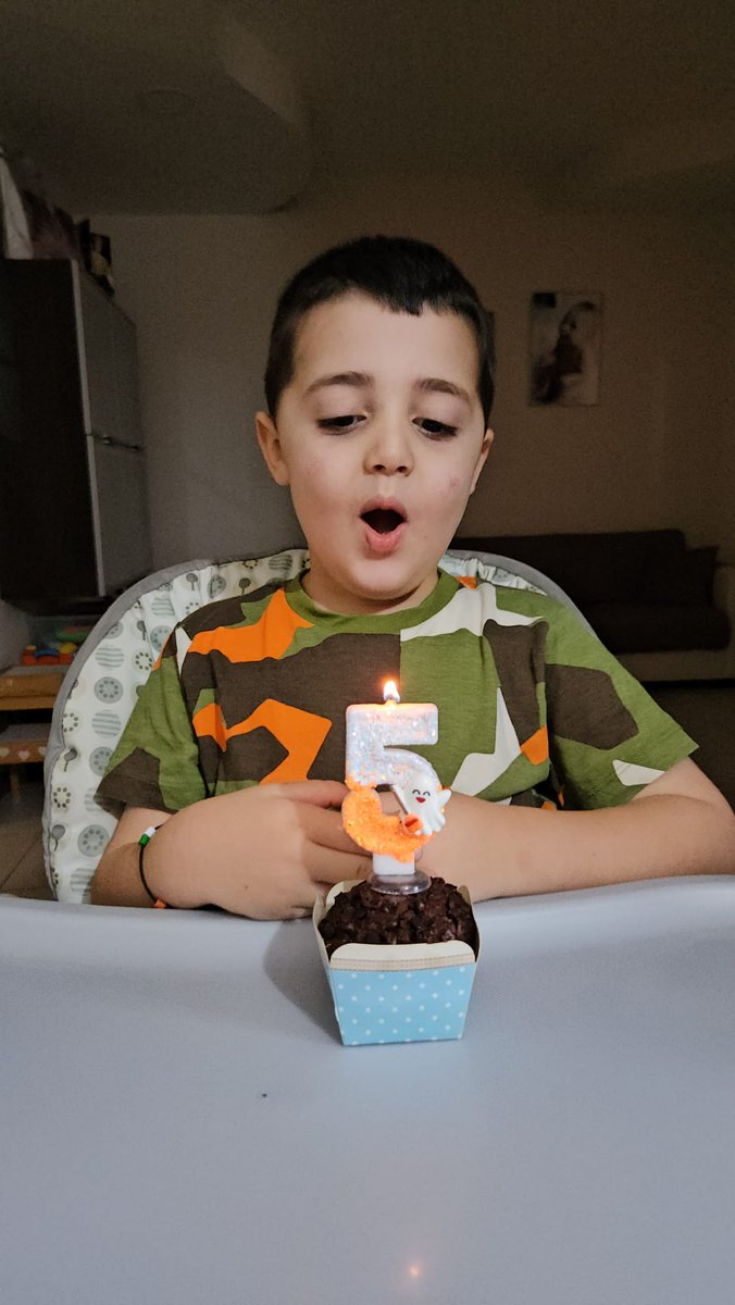 antocoppola60's tweet image. Auguri 🥳 
#Antonio 🎶🥳🍫🍬🍭🧁🎂

#nipote 💓