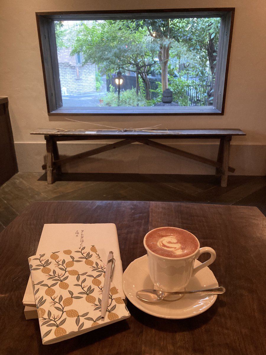 garnetxxxxxx's tweet photo. 谷中へび道のpáseleさん、本日はおひとり喫茶でした
ラム入りのいちじくクリームのホットチョコレート、こっくり濃厚で美味しかったです
おひとりなのでより静かな環境で読書とメモ書きが捗りました

#pasele https://t.co/rfvQenZ33u