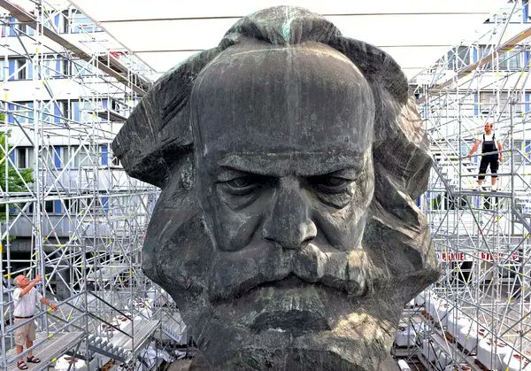 temeldemirer's tweet photo. "Mülksüzleştirenlerin mülksüzleştirilmesi kaçınılmazdır." #KarlMarx
#KarlMarx206
#Marx206
#KarlMarks
#Karl_Marx
#marx
#Marksizm
#Marxist
#KarlMarx206yaşında
#trier
#triergermany
#ManifestoOkuyoruz
#RedBooksDay2024
#KomünistManifesto
#KomünistManifesto176
#komuenistmanifesto https://t.co/fLdbaAjJGO