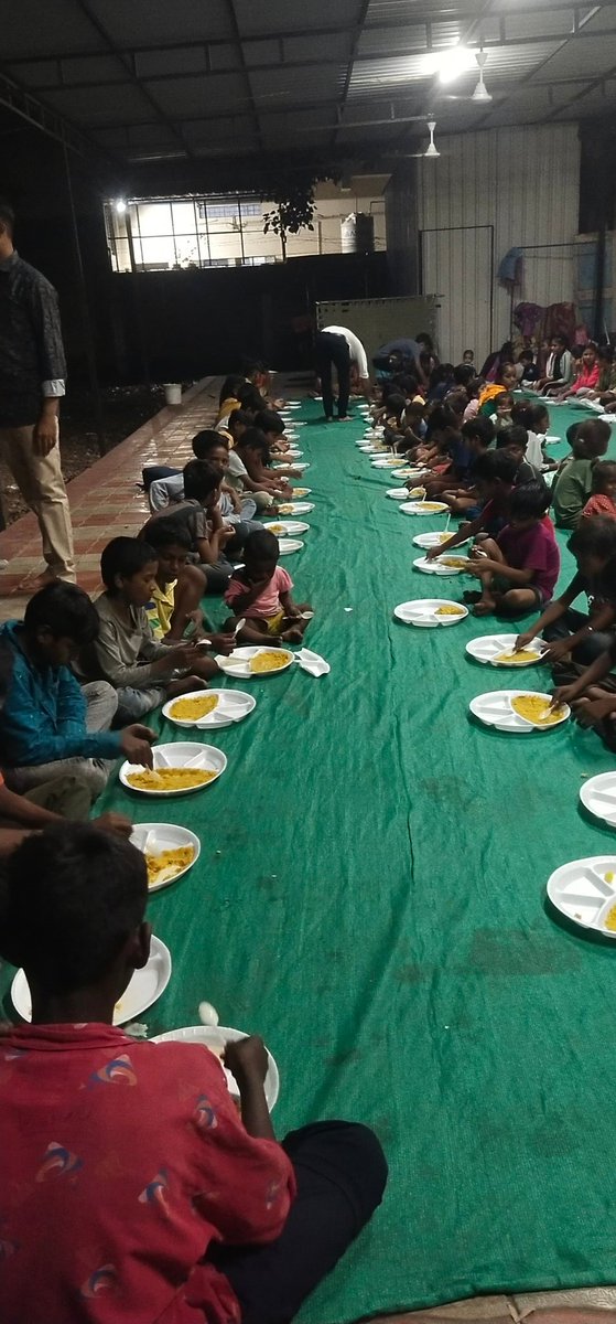 કોઇ ને    દુઃખી  કરવા એ વૃક્ષ કાપવા જેટલું  સહેલું છે પણ કોઇ ને   ખુશ  કરવા એ વૃક્ષ ઉછેરવા  જેટલું    અઘરું છે.