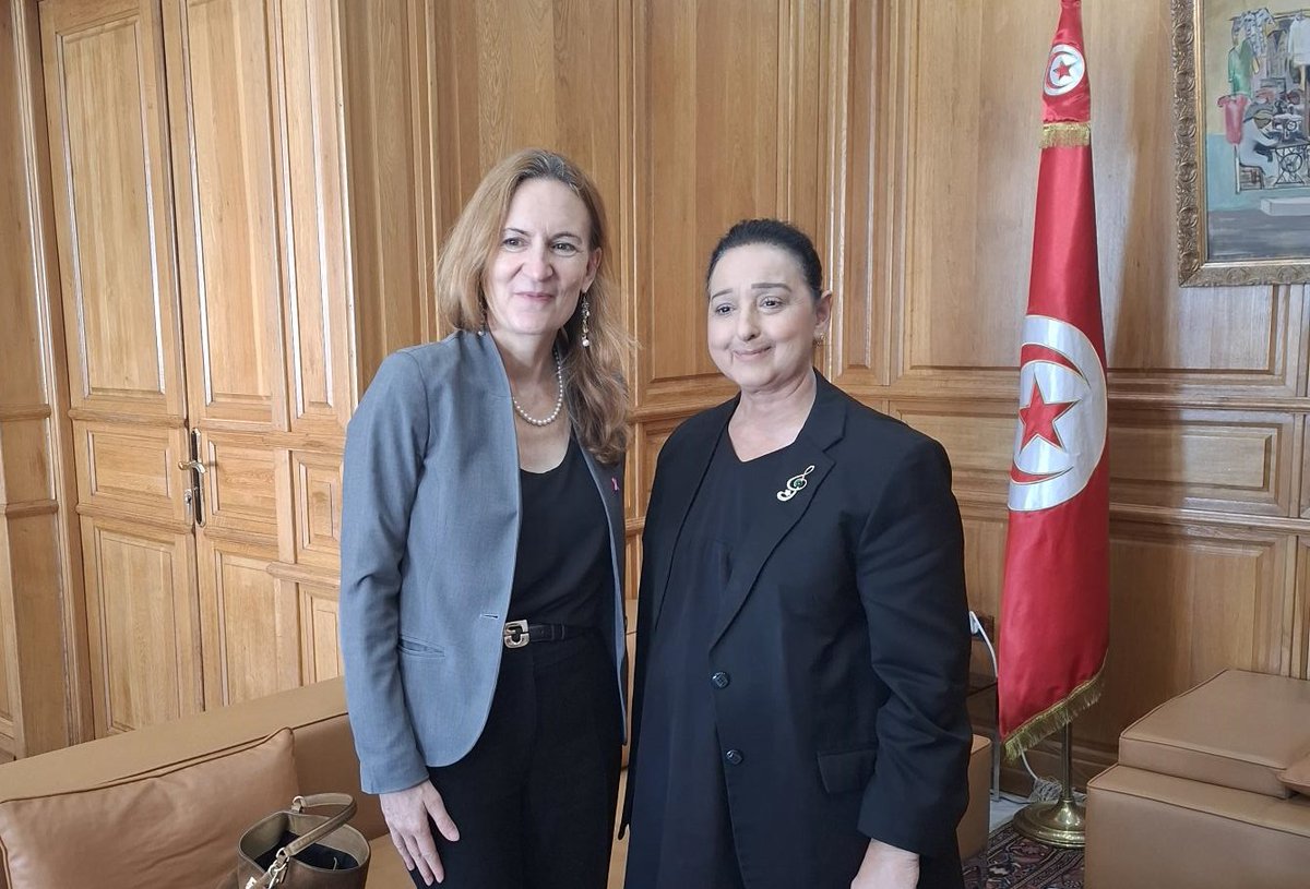 FranceTn's tweet photo. Entretien très chaleureux entre @anngueguen et Mme Amina Srarfi, Ministre de la culture, notamment sur le patrimoine, la musique, les arts visuels et des enjeux d'intérêt commun comme le soutien à la formation, au lendemain du lancement du programme #Elyssa par l'@IFTunisie🇫🇷🤝🇹🇳 https://t.co/BLbBIGceL9