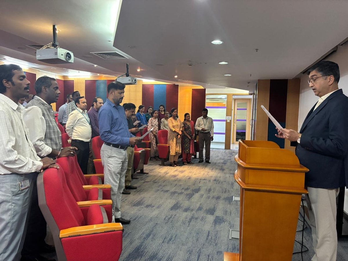 STPIBengaluru's tweet photo. Dr. Sanjay Tyagi, Director, STPI-Bengaluru has administered the Integrity Pledge to staff to mark the start of #VigilanceAwarenessWeek2024 , with the theme of “Culture of Integrity for Nation's Prosperity”.   #STPIINDIA https://t.co/OuWW24WTRD