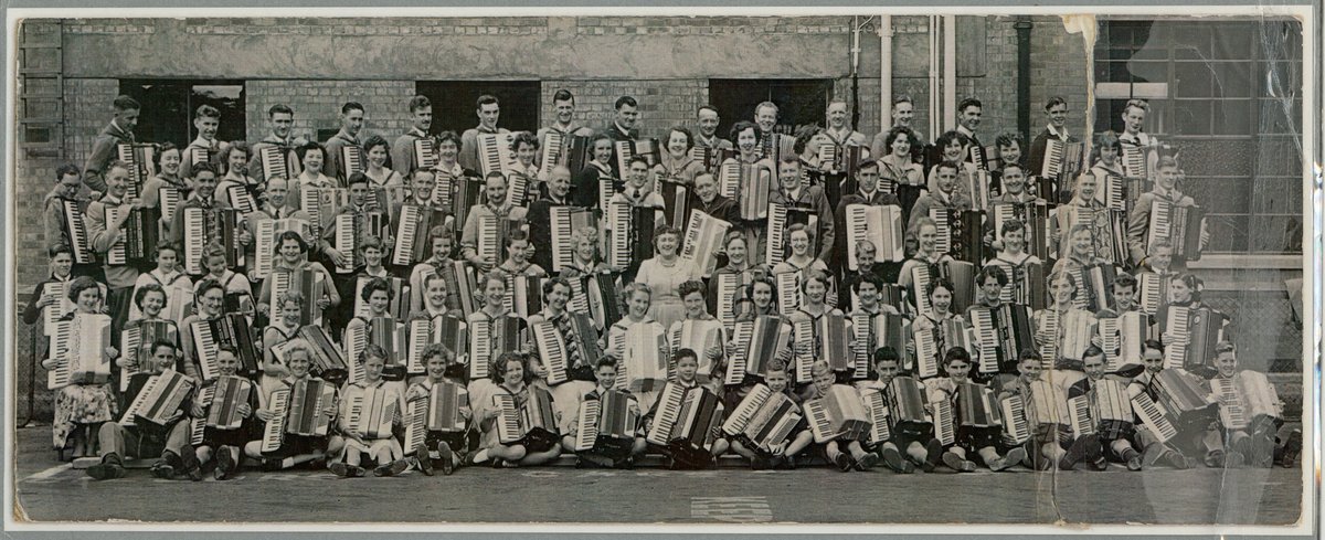 Accordions Galore! This pic from last year's Photo Hunt shows a bunch of accordion players displaying their instruments. 🎶🎵🎶🎵
my.christchurchcitylibraries.com/blogs/post/dis…
📸 Accordion players group portrait. Entry by Gabrielle Health in the 2023 Photo Hunt. CC BY-NC-ND 4.0. CCL-PH23-0216.