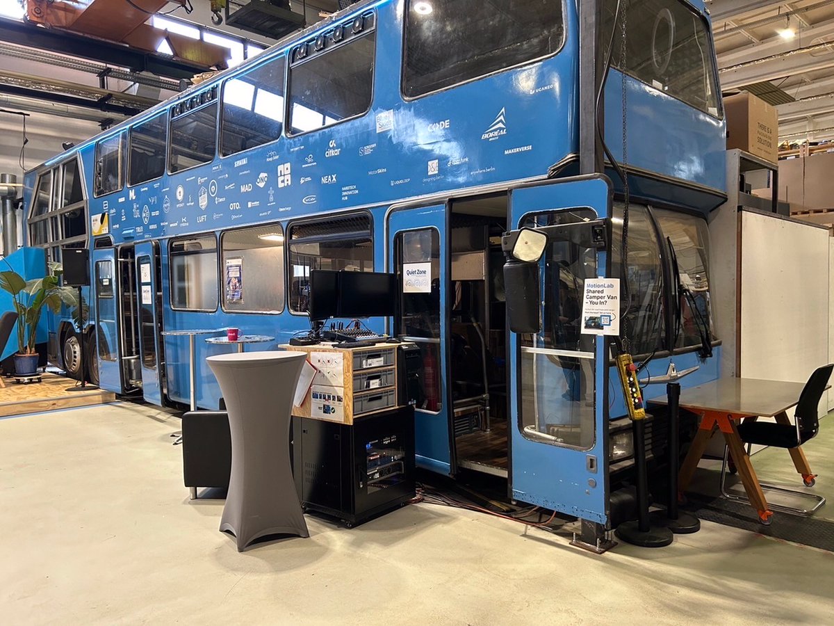 photon0308's tweet image. 【ドイツ🇩🇪出張】10/11　製造業系インキュベーション施設 #Motionlab　訪問その②　メンバーは500名ほど。アーティスト、スタートアップ、学生からプロがまで。運営費は、企業からの支援と行政からの補助。トレーニング機器開発「＃ALIRING」、キャンプンカーの内装制作「＃core77」のプレゼンを聞く