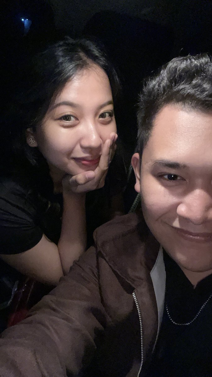 Bugybhagas's tweet photo. ga sia" nunggu konser tulus sampe 2 jam 😞 https://t.co/HszBMgyBtX