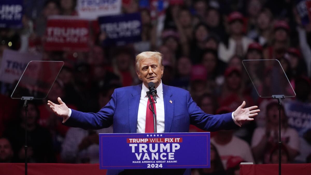 MarioNawfal's tweet photo. 🇺🇸WORLD’S “MOST ACCURATE” ECONOMIST PREDICTS TRUMP WIN

Bloomberg has rated Christophe Barraud as the economist who best predicts what will happen to the U.S. economy for 11 of the last 12 years.

He says the most likely outcome is a red wave, with Trump taking back the White House and Republicans taking back the Senate, with a toss-up for the House of Representatives.

Barraud used a model that combines economic, financial, and satellite data, as well as backtests and outside models, to reach his conclusions.

Source: Daily Mail