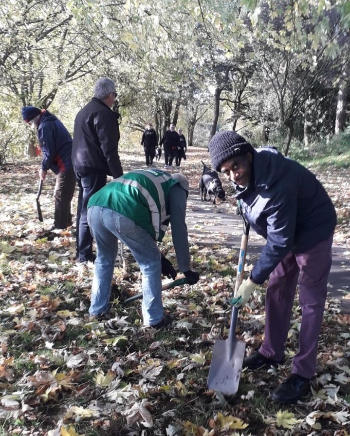 of_fowl's tweet photo. 250 Daffodil bulbs planted by the Friends of Witton Lakes #FOWL yesterday 💚 💚💚 thank you to everyone who helped. Spring Bulbs kindly donated by #ELB Erdington Litter Busters #WLCA Witton Lodge Community Association. #Envisage https://t.co/eebpl22U6h