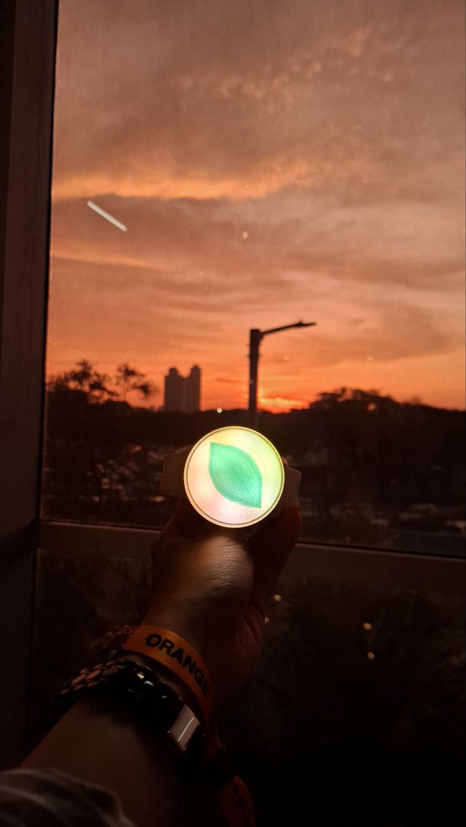 DhienaNH's tweet photo. Beautiful moment with @day6official 🥰🥰🥰 https://t.co/tzzAOOoZDX
