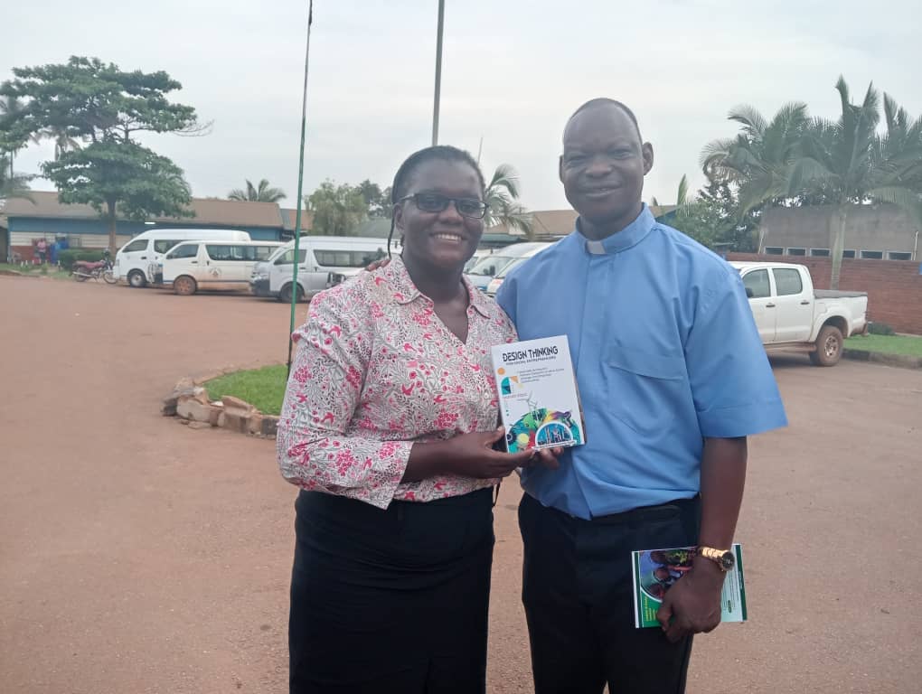 allen_namwase's tweet photo. Learn more skills of becoming better Social Entrepreneurs both on local level and international level by reading this book called "DESIGN THINKING" book. #DESIGNTHINK book is written by"Mariah Kizza", Founder Smart Women in Environment (SWEDO)

#SWEDO https://t.co/yBHPRbSgwg