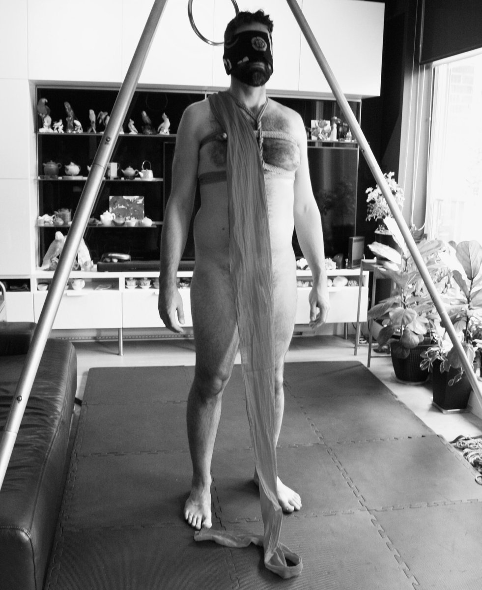 MenTyingMenVan's tweet photo. Sun pm Shibari scene.

#shibari #mentyingmen #mentyingmeninVancouver https://t.co/zZqrYixG0w