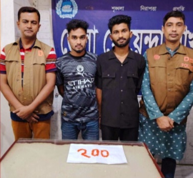 আবাসিক হোটেল থেকে দুই মাদক কারবারি আটক