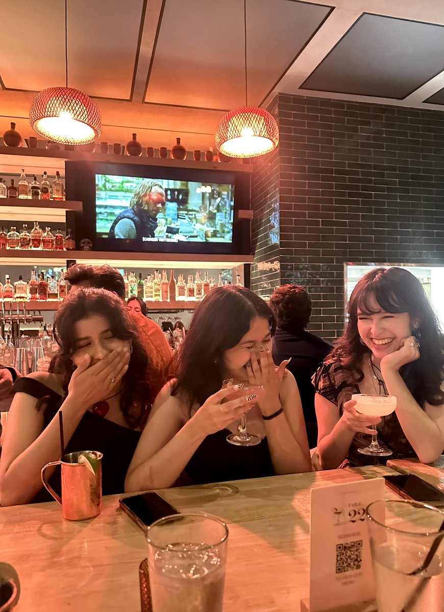 stylesIore's tweet photo. happy birthday to the bff @mercuriaimoons 🗣️🙏🏼 i got so so so lucky to have u in my life!!!! words can’t even express 💘💘💘💘 #comebackbehere https://t.co/cNS79IM88Z