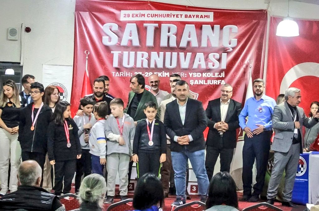 Şanlıurfa Satranç İl Temsilciliği (@satrancurfa) on Twitter photo YSD Koleji Şanlıurfa Şubesi evsahipliğinde 29 Ekim Cumhuriyet Bayramı Satranç Turnuvası ödül töreni ile son buldu
✓Ev sahipliği için YSD Eğitim Kurumlarina çok teşekkür ederiz <a href="/ozelysdkoleji/">Ysd Koleji</a>
✓Katki sağlayan ve katılan tüm sporculara teşekkür ederiz
<a href="/TurkishChess/">Türkiye Satranç Federasyonu</a> <a href="/Byomeraslan/">Ömer Aslan</a> YSD Koleji Şanlıurfa Şubesi evsahipliğinde 29 Ekim Cumhuriyet Bayramı Satranç Turnuvası ödül töreni ile son buldu
✓Ev sahipliği için YSD Eğitim Kurumlarina çok teşekkür ederiz <a href="/ozelysdkoleji/">Ysd Koleji</a>
✓Katki sağlayan ve katılan tüm sporculara teşekkür ederiz
<a href="/TurkishChess/">Türkiye Satranç Federasyonu</a> <a href="/Byomeraslan/">Ömer Aslan</a>
