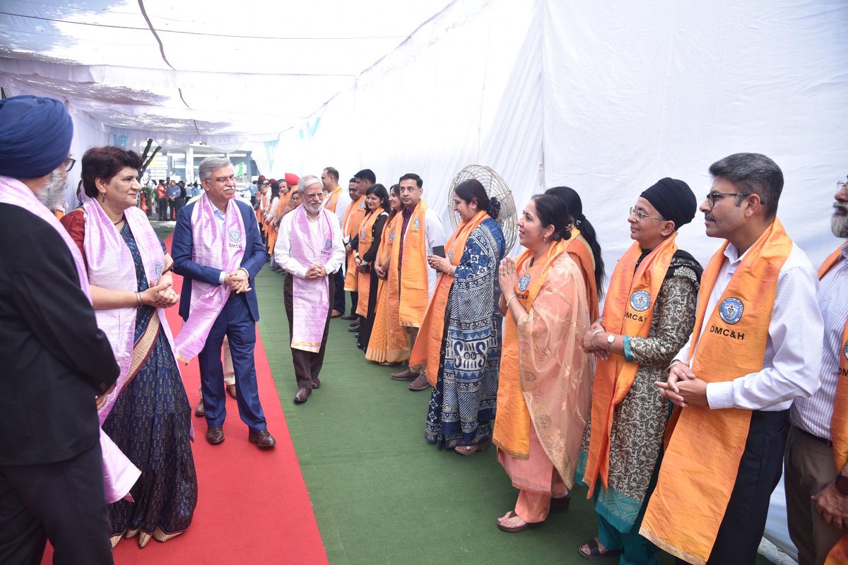 GoreaRK's tweet photo. Blessed &amp; Proud moments to be the guest of honour at the Convocation ceremony of your Alma Mater DMC, Ludhiana on behalf of the Baba Farid University of Health Sciences, Punjab. Nostalgic and memorable moments to be in my own college from where I graduated https://t.co/uHbZKEvd4h