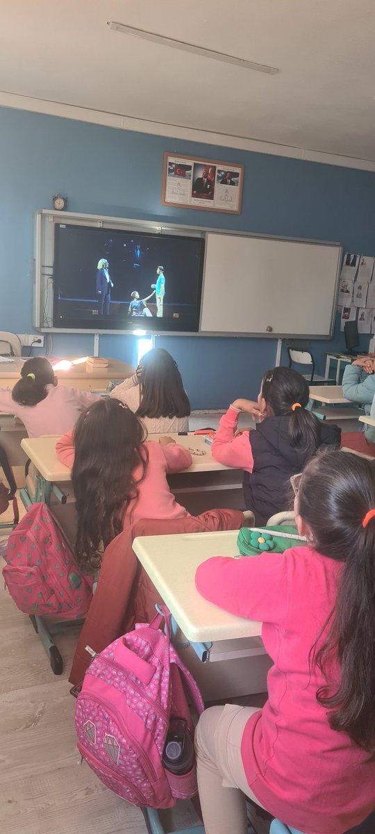 Dersimiz Cumhuriyete Doğru 
<a href="/Yusuf__Tekin/">Yusuf Tekin</a> 
<a href="/samsunmem/">Samsun İl Milli Eğitim Müdürlüğü</a> 
<a href="/muratagar60/">Murat AĞAR</a> 
<a href="/SensoyOlgun/">Olgun Sensoy</a> 
<a href="/IlceYakakent/">Yakakent İlçe Milli Eğitim Müdürlüğü</a> 
<a href="/KadirBo02112731/">Kadir Bozkurt</a> 
<a href="/100yilyakakent/">YAKAKENT 100.YIL ILKOKULU</a>