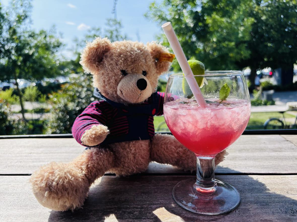 FlynnTheBear's tweet photo. Being Bear Napped, isn't all bad! At least their giving me access to my "Bear Necessities". #LesAlpes  #Flynn #FlynnTheBear https://t.co/dPT4lV3pFW