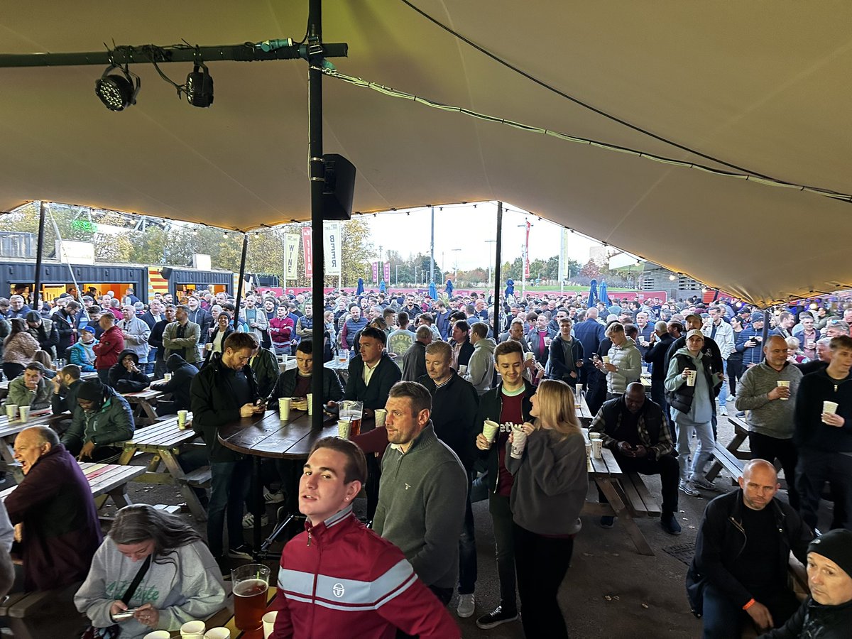 HammersFanzone's tweet photo. The fanzone will be in action for all televised away games as well as the home fixtures from now on.
We will have more info on this very soon.
Have a great Monday everyone! ⚒️⚒️⚒️
#COYI #HammersFanzone https://t.co/LToxRAD8WB