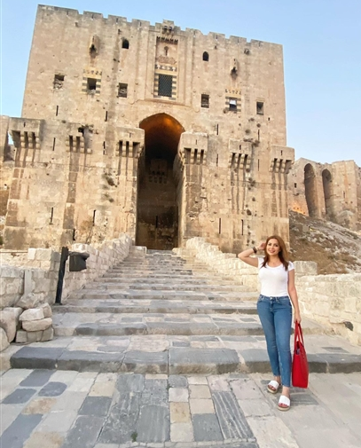 amira_maktby's tweet photo. 🤍🏰 ريحة التاريخ وعظمة المكان بتخلي الصباح هون مختلف تماماً.. صباح الخير من الشهباء لكل العالم #قلعة_حلب https://t.co/LLxF5g5kKM