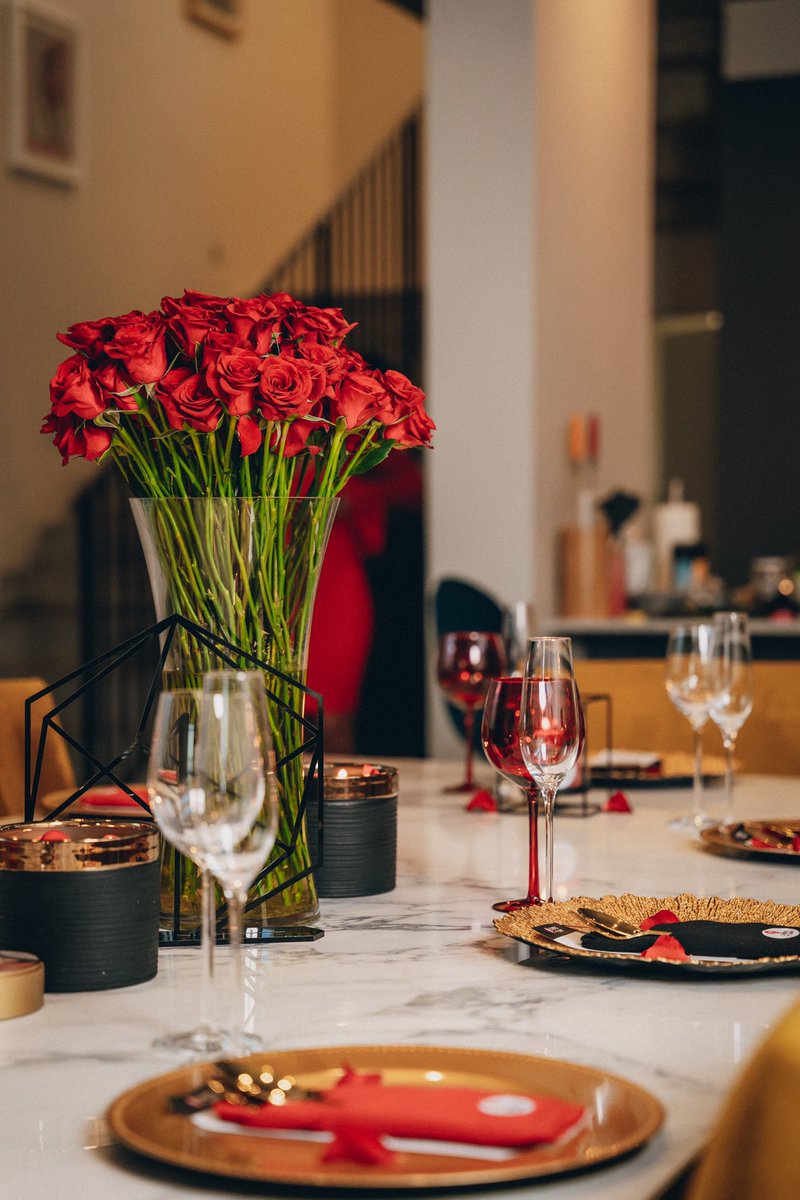 ChefsOnApp__'s tweet image. Every detail is crafted to ensure your meal is truly unforgettable! 🕯️♥️

Whether it&apos;s an intimate dinner at home or a corporate Year-End celebration, Chefs on App will elevate the ordinary to the extraordinary!

Send us a DM or download our app today to reserve your spot! 🔗✨