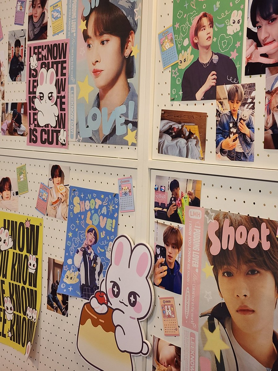 shinecatbboknow's tweet photo. 색감도 디피도 너무너무 아기자기 이뻣음 완전 스키장에서 리노 그자체엿다 버블 문구들 너무 좋았습니당 럭드 포스터 너무 귀엽고 이뻐서 집에다 모셔둠. . . ♡
#리노에게_쏘아올린_사랑 https://t.co/ihnFi9Nlj3