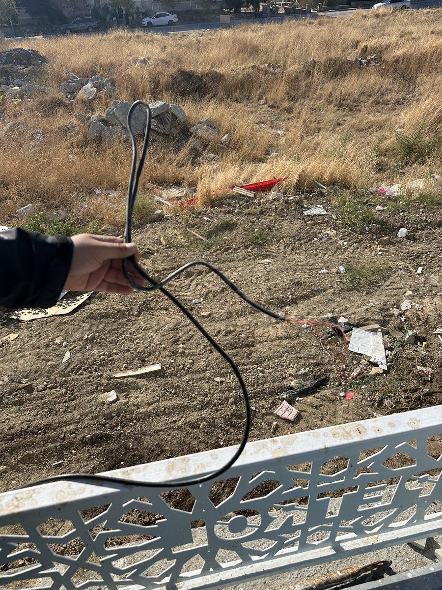 BurakCebe's tweet photo. Kablonun kopması sebebiyle arıza kaydı açtık fakat Ayvalık’ta yaşadığımız için kablo Edremit’ten geliyormuş 1 hafta beklememiz gerektiğini söylediler. 1 kablo yüzünden bütün işlerimiz durdu lütfen destek olur musunuz? @TurkTelekom @umitonaltr https://t.co/GSdEVItzgv