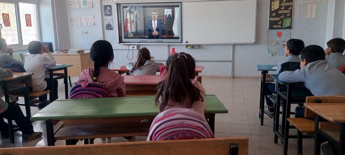 Gaziantep_MEM's tweet photo. Gazi şehrin öğrencileri, Cumhuriyet Haftası'nın ilk dersinde "Dersimiz, Cumhuriyete Doğru!" filmi ile buluştu.🇹🇷

@tcmeb @Yusuf__Tekin @kemalcebervali @erdalkilinc27 https://t.co/YawuId5hbs