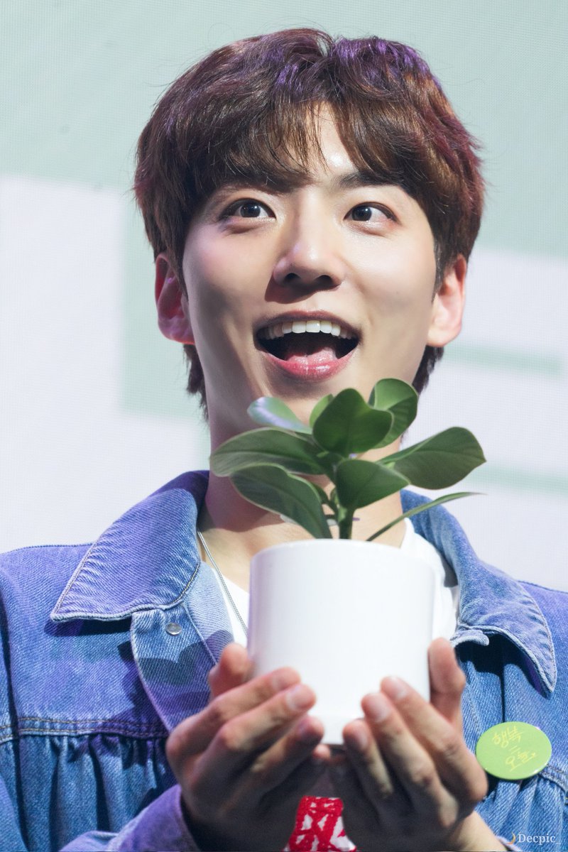 Decpic_'s tweet photo. 241027 윤은오 첫번째 팬미팅 [오늘 하루] 밤 포토타임

배우 · 윤은오

🪴💚🍀 https://t.co/ihY8WjEM3r