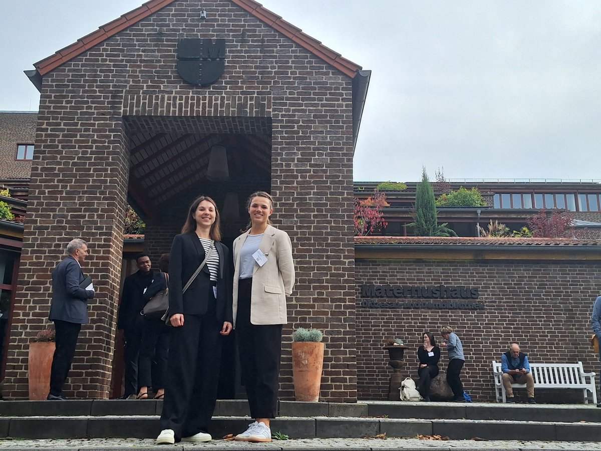 MoMo war Teil der 40. Jahrestagung der <a href="/DAG_Presse/">Deutsche Adipositas-Gesellschaft (DAG)</a> in Koop. mit der DGSP. Elena Brehm stellte den aktuellen Stand der Diagnostik der Sarkopenie im Kindes- &amp; Jugendalter vor, Lara Tschuschke die MoMo- Ergebnisse (2018-2020) zur ksA &amp; dem Gewichtsstatus von Kindern &amp; Jugendlichen🗣️