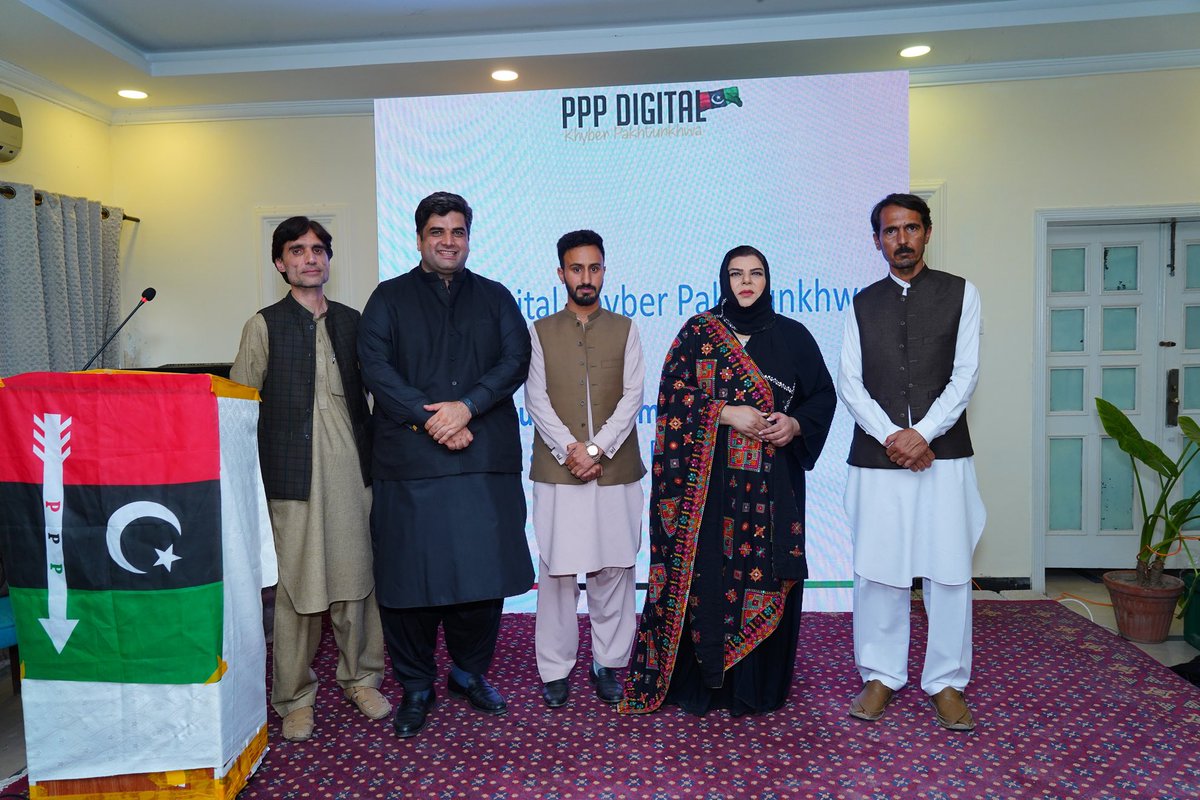 asifullahk's tweet photo. @PPPDigitalKPK_ held its 1st Annual Performance Review in #Islamabad to celebrate its 1 year

The day was filled with insightful discussions, reflecting on challenges, achievements & setting milestones for future 

All reaffirmed their commitment to work tirelessly & grow to strengthen @PPP_Org 

all under the able leadership of Chairman @BBhuttoZardari 

The day ended with a soulful qawwali & food that was thoroughly enjoyed

Thanks to @SeharKamran for engaging with the volunteers who truly represent PPP at the grassroots
