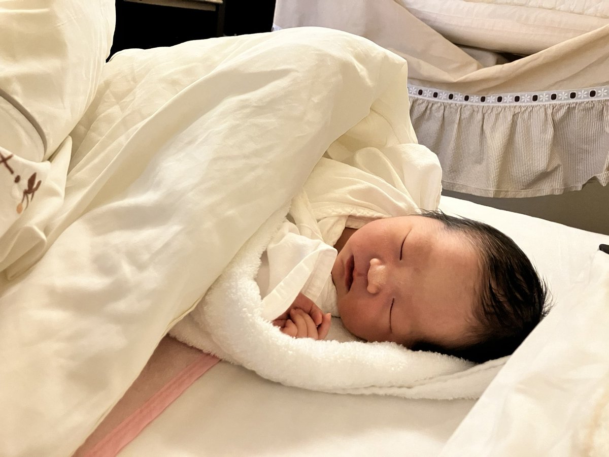 LooooveK's tweet photo. 2024.10.25（Fri）　2674gの元気な
女の子を出産しました👶

計画無痛分娩で本当に陣痛の痛みなく
終始リラックスしたお産でした。

毎日新生児の匂いとかわいさに
癒されてます☺️♡ https://t.co/uZbLUozA7S