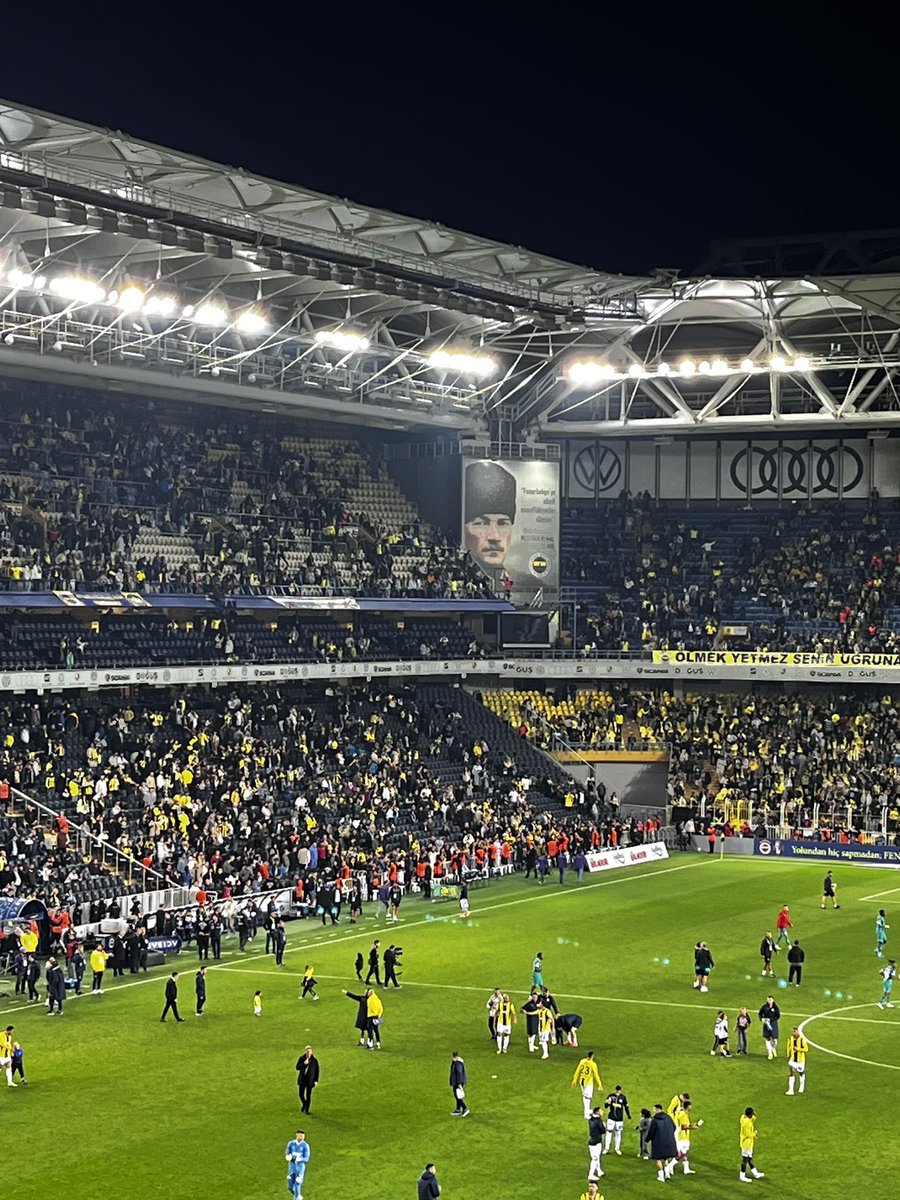 Bir şarkısın sen 💛💙