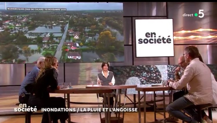 France TV Pro (@francetvpro) on Twitter photo 📈#Audiences #France5
Hier, record de saison pour <a href="/ensocieteftv/">En société</a> présenté par <a href="/EmiliETN/">Emilie Tran Nguyen</a> :
📍900 000 tvsp
📍5.2% de PdA
@thomassnegaroff
<a href="/ensocieteftv/">En société</a> recevait Dominique Bourg <a href="/BlancheLeridon/">Blanche Leridon</a> <a href="/i_montaigne/">Institut Montaigne</a> <a href="/anne_sinclair/">Anne Sinclair</a> Vincent Maquignon Céline Descamps 📈#Audiences #France5
Hier, record de saison pour <a href="/ensocieteftv/">En société</a> présenté par <a href="/EmiliETN/">Emilie Tran Nguyen</a> :
📍900 000 tvsp
📍5.2% de PdA
@thomassnegaroff
<a href="/ensocieteftv/">En société</a> recevait Dominique Bourg <a href="/BlancheLeridon/">Blanche Leridon</a> <a href="/i_montaigne/">Institut Montaigne</a> <a href="/anne_sinclair/">Anne Sinclair</a> Vincent Maquignon Céline Descamps