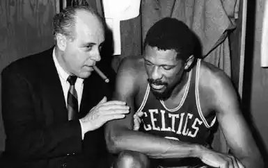 mariobianchi18's tweet photo. Il #28ottobre 2006 moriva #RedAuerbach. Da coach dei Celtics vinse 9 titoli NBA, il primo nel 1957 e 8 di fila, la più lunga striscia vincente nella storia degli sport professionistici Usa. Poi lasciò la panchina a Bill Russell, facendo il GM e il presidente fino alla morte. https://t.co/nuueRKMqmP