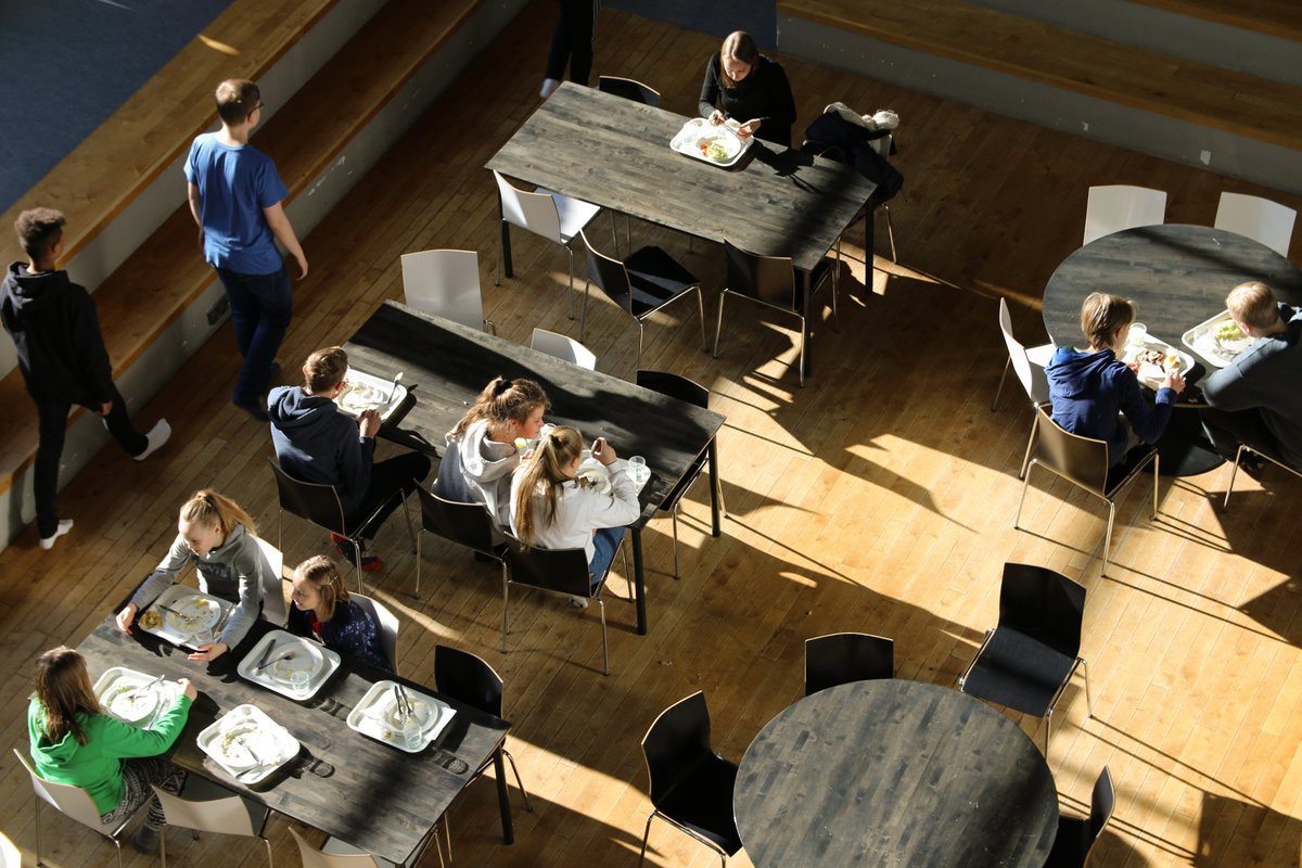 💡🇫🇮 #Finland’s #SchoolMeals journey began in the 1940s, during a time of hardship, as a vital solution to help children focus on learning.

🍽️📚 For over 80 years, Finland has remained committed to providing free, nutritious meals to every student, inspiring governments