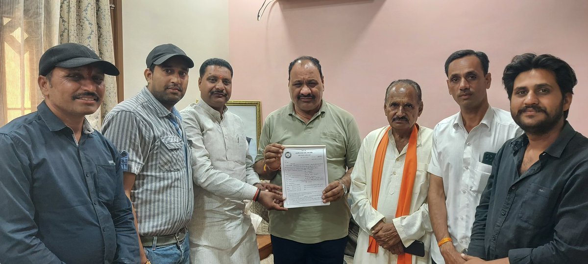 Mahendrakhatora's tweet photo. "आज ग्राम खतौरा में सक्रिय सदस्यता अभियान के अंतर्गत मैंने भाजपा की अपनी सक्रिय सदस्यता का नवीनीकरण किया। इस दौरान मेरे साथ भाजपा कार्यकर्ता मौजूद रहे। भाजपा की सक्रिय सदस्यता रसीद के माध्यम से नवीनीकरण कर संगठन के प्रति अपनी प्रतिबद्धता पुनः व्यक्त की।" https://t.co/B0yVmEpUcU
