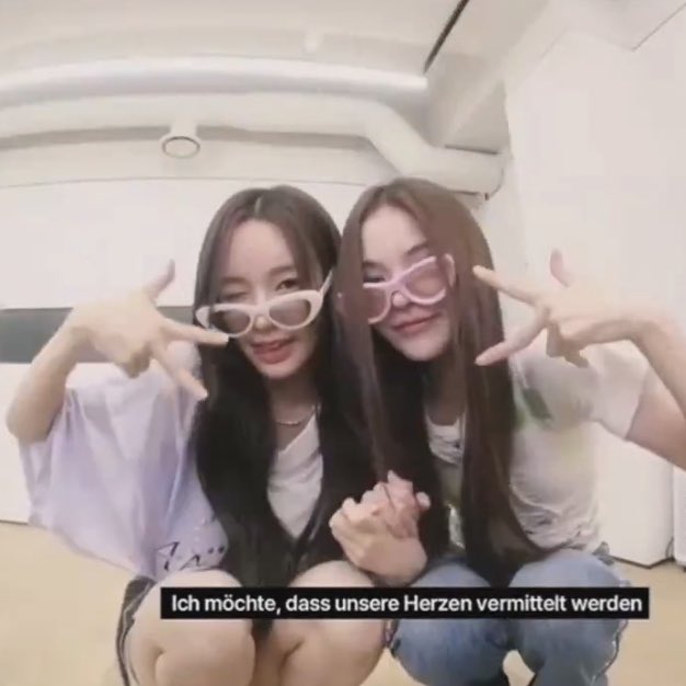 Saraung's tweet photo. 💌 To. 마이-chan 🦊
From: mylovez4@ever.com

My unnie who seems to get prettier everytime I see her, happy birthday! This is the first of many birthdays we will celebrate together in the future! Please be happy always (with me :p) You know I love you a lot, right?

(@tomiobamai) https://t.co/3ssizEybp4