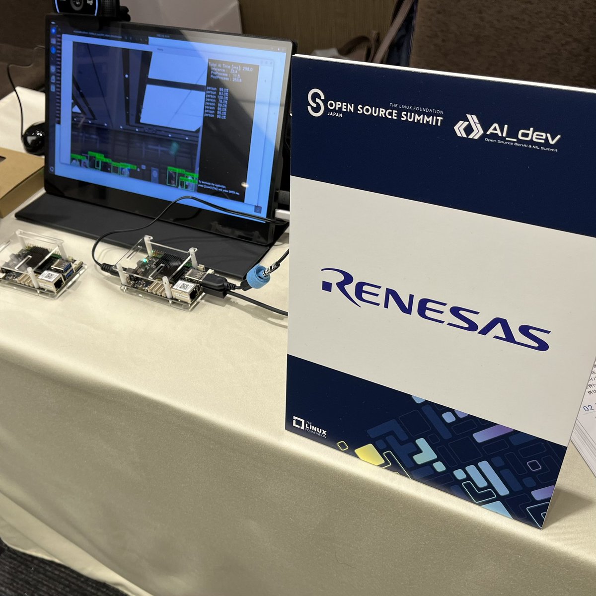 kakip_yds's tweet image. Open Source Summit Japan！
ルネサスさんのブースにてKakip展示しています！参加されている方は是非カンファレンスの合間にお立ち寄り下さい！本日は19:30までの長丁場、明日もフルで展示していますので、よろしくお願いいたします。
#OpenSourceSummit
 #aisbc