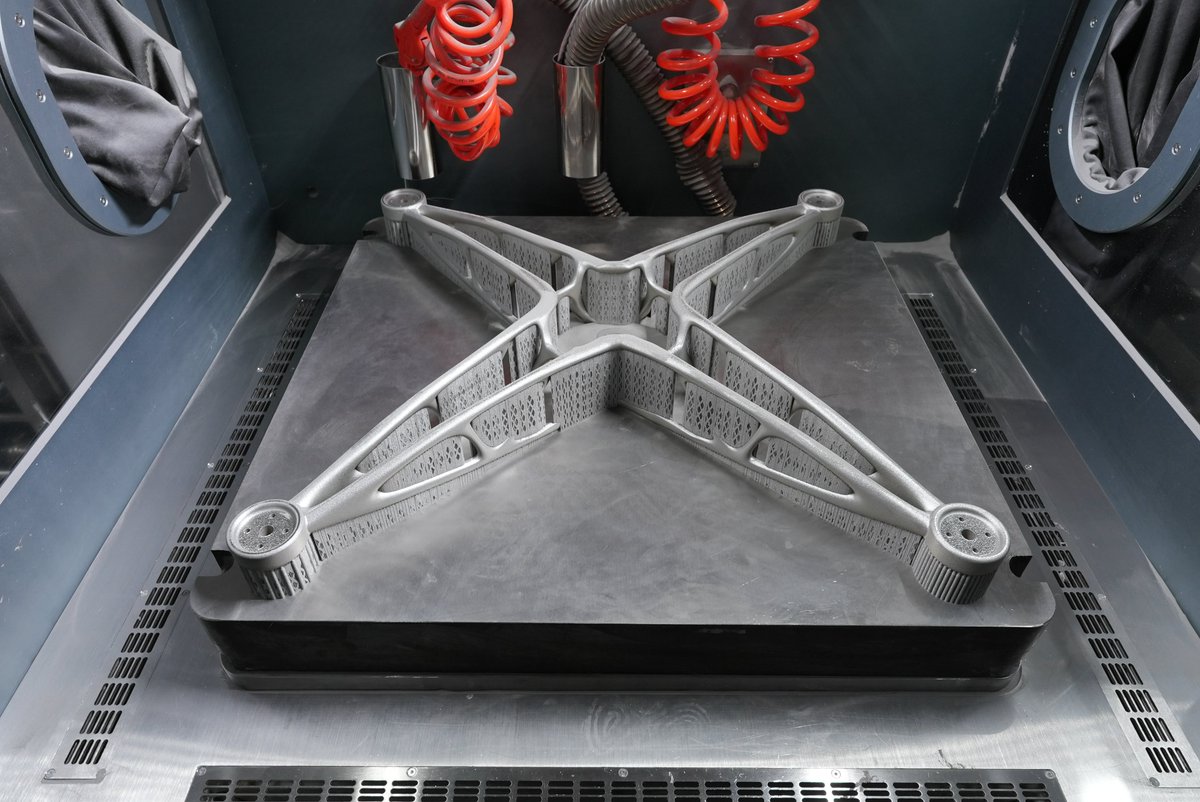 HBDAdditive2015's tweet image. 👏👏We&apos;re excited to share this drone frame printed by our HBD 1000Pro Metal AM System! 
Crafted with Stainless Steel 316L, it combines durability with lightweight design through topology optimization. 
 #Metal3DPrinting #DroneFrame #DronesManufacturing #HBDAdditiveManufacturing