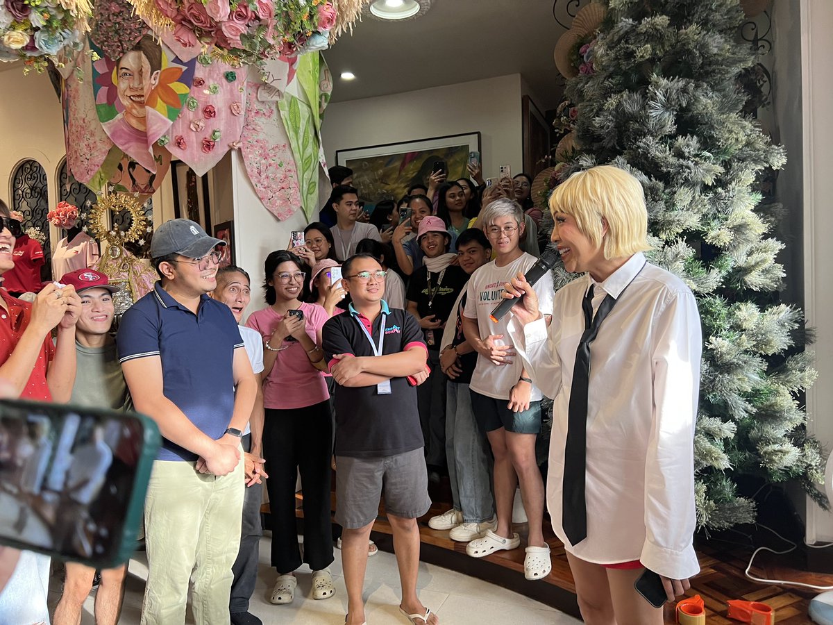 angatbuhay_ph's tweet image. SALAMAT SA SUPORTA, VICE! 💗

Ngayong hapon, binisita tayo ni @vicegandako upang magdrop-off ng kanyang donasyon at kumustahin ang ating mga volunteers.