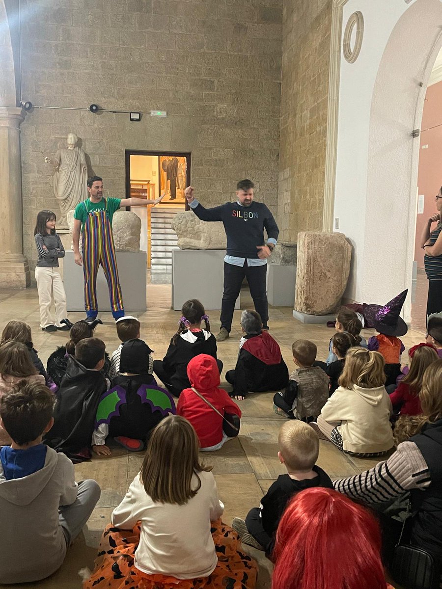 MuseodeJaen's tweet photo. 🎃 Este fin de semana comenzamos a celebrar la Noche de Halloween en el Museo de Jaén con una divertida y 'terrorífica' sesión de cuentacuentos

@SmallClowns  @CulturaAND  @culturayPHJaen https://t.co/XRNY54AbWC