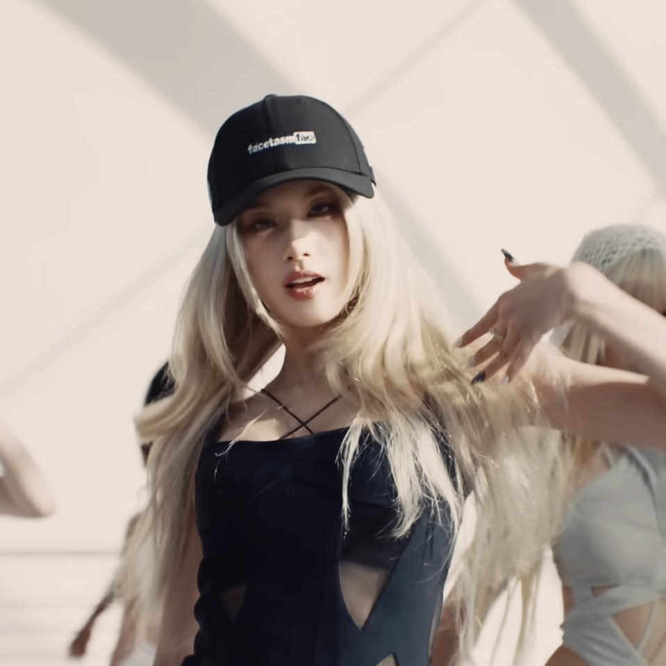 MISAMO "Identity"🪄︎︎♥️⟡
綺麗な景色の中で色んなさなちゃんが見られて幸せ♥
この後のCDTVも楽しみにしてるよ🎵🌟