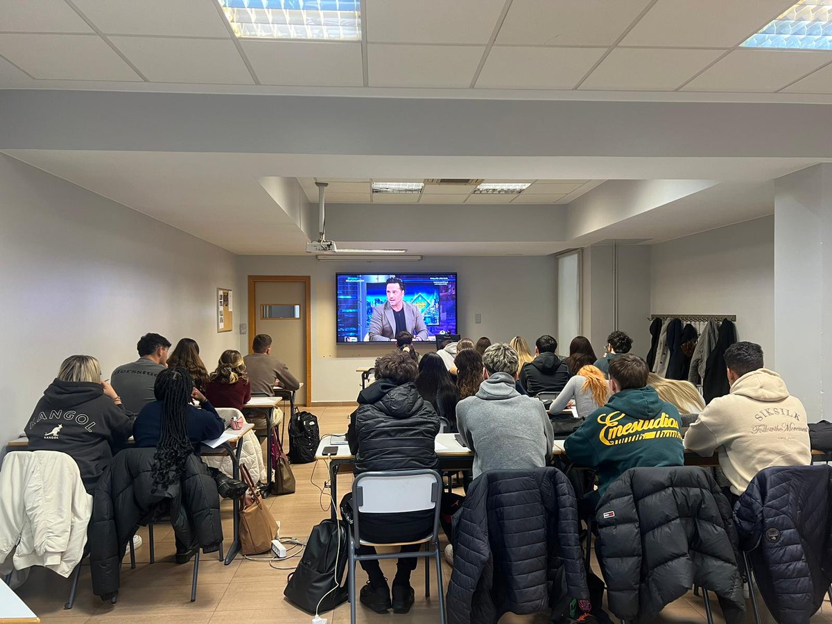 Los alumnos de Marketing mañanas y tardes visualizan programas de TV en prime time para aprender a identificar tipos de inserciones publicitarias en televisión.

#fp #ciclosformativos #marketingypublicidad
