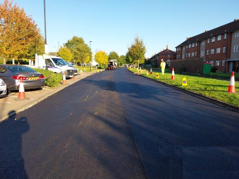 HounslowHways's tweet photo. ✨Exciting news for Hounslow! The freshly laid surface on Brabazon Rd not only beautifies the area but also ensures a smooth ride for drivers &amp; cyclists. Plus, it reduces noise &amp; enhances safety for pedestrians. 🚴‍♂️👣 #HounslowHighways #CommunityUpgrade @LBofHounslow @Ringway_UK https://t.co/rmJlKdiJNu