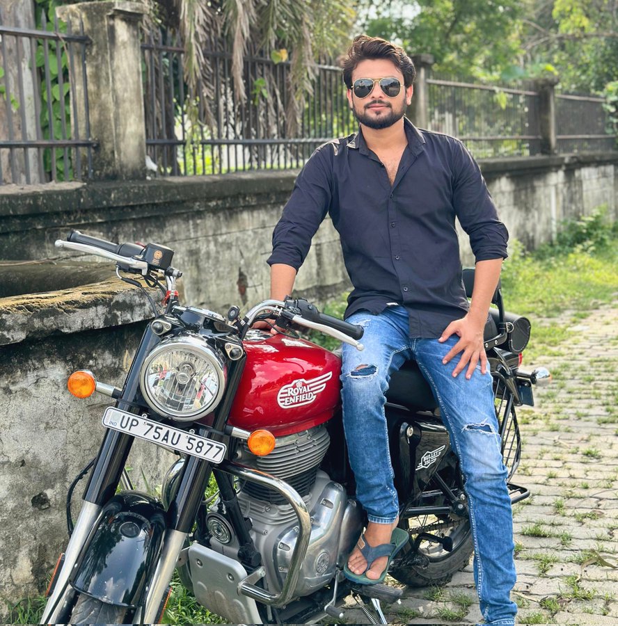thejigarg9's tweet photo. सोशल मीडिया,ट्विटर के बाद���ाह प्रेरणाश्रोत  क्रांतिकारी भईया आज के समय में युवाओं को अपने शब्दों के वार से लोगों में हर एक छोटी बड़ी घटना को दिखाते रहते है। @JaikyYadav16 भईया को अवतरणा दिवस पे हार्दिक बधाई व दादा श्रीकृष्ण आपको हमेशा स्वस्थ रखे ।
🙏🙏🙏 https://t.co/GzvXVGabAv