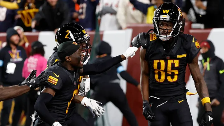 forefrontnwes's tweet photo. Commanders pull off play of the year with Hail Mary to beat Bears
https://t.co/RZTfEcGMrI https://t.co/DcDI3W2CKS