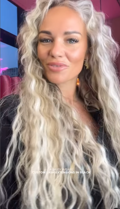 b_brother2025's tweet photo. Ashley de Graaf wilde even weer wat anders met haar haar #extensions #blond #blonder #krullen #bigbrothernlbe https://t.co/wss4puFU4O